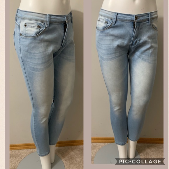 Guess Jean’s🤍 - Picture 2 of 4